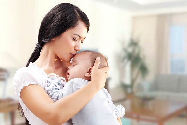 Phụ nữ đang trong thời gian mang thai/ cho con bú cần thận trọng khi dùng thuốc Elomet®