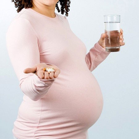 Không nên sử dụng thuốc Clarithromycin cho phụ nữ có thai trong ba tháng đầu 
