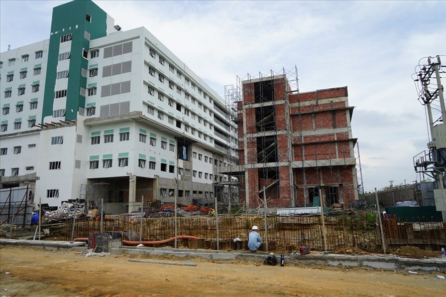 Khu B Bệnh viện cổ phần Hữu nghị đa khoa Nghệ An đã dừng thi công nhiều tháng nay 