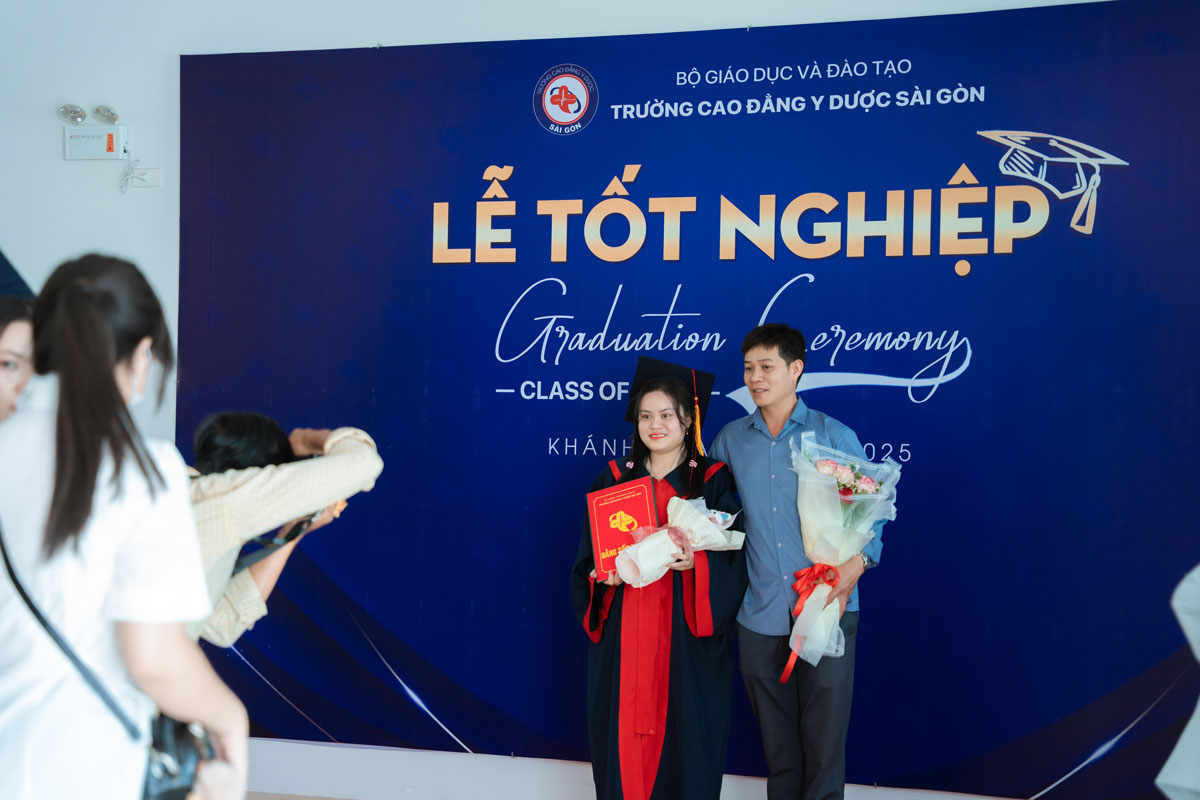 trường cao đẳng y dược sài gòn tổ chức khai giảng năm 2025