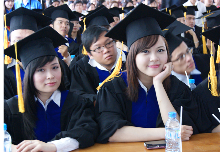 Điều kiện học liên thông trái ngành cần có bằng tốt nghiệp trung cấp hoặc Cao đẳng