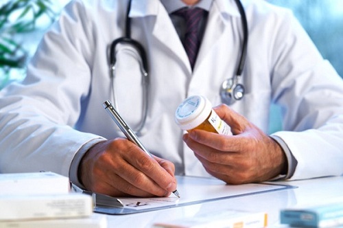 Người bệnh cần đọc kỹ hướng dẫn dùng thuốc do các bác sĩ chỉ định trước khi dùng thuốc