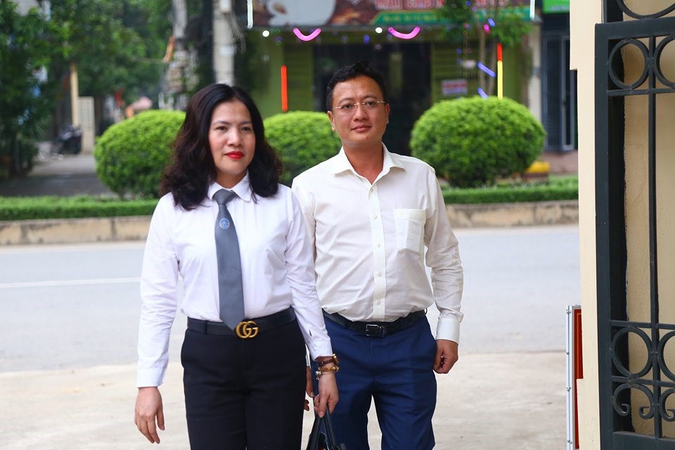 Bị cáo Đỗ Anh Tuấn và luật sư bào chữa Đinh Hương