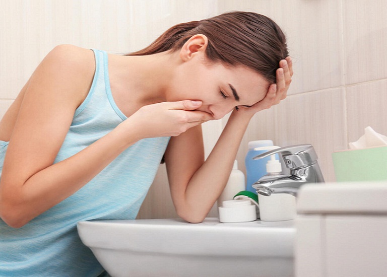 Người bệnh khi dùng thuốc có thể có các triệu chứng của buồn nôn và nôn mửa