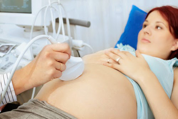 Phụ nữ đang trong thời gian mang thai cho con bú khi cần phải lưu ý khi dùng thuốc Hyaluronidase