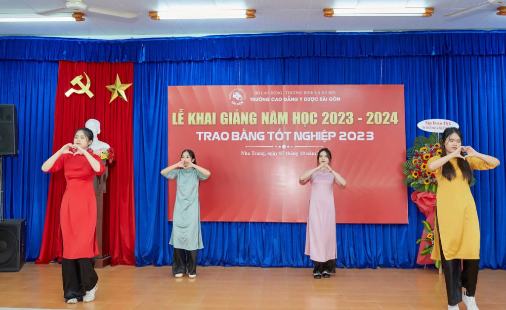 Các tiết mục văn nghệ trong buổi Lễ khai giảng và trao bằng tốt nghiệp 2023 Các tiết mục văn nghệ trong buổi Lễ khai giảng và trao bằng tốt nghiệp 2023