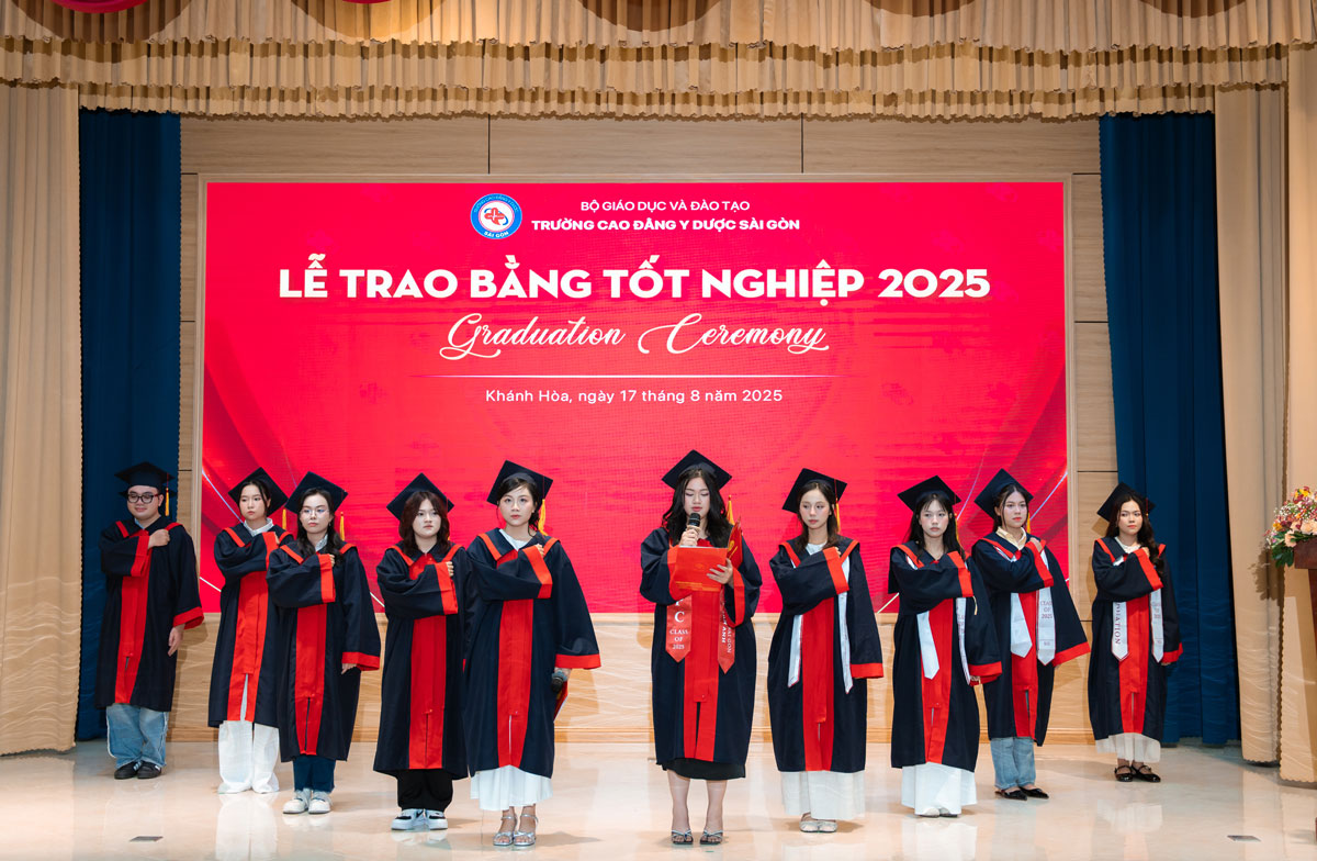 sinh viên cao đẳng y dược nha trang đọc tuyên thệ