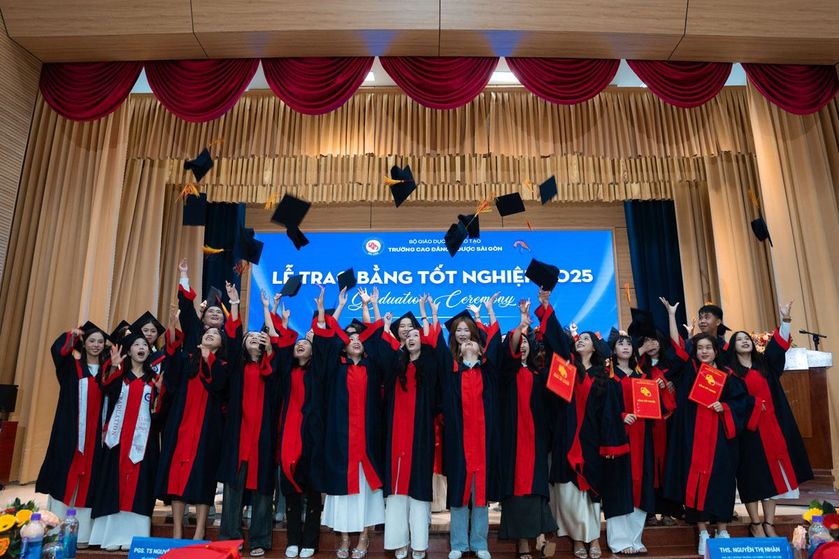 trường cao đẳng y dược sài gòn tổ chức khai giảng năm 2025