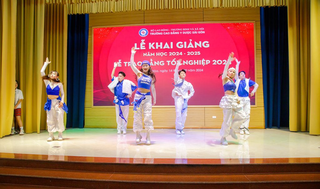 Nhóm nhảy bài Người ơi người ở đừng về Nhóm nhảy bài Người ơi người ở đừng về