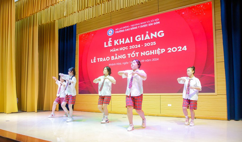 Nhóm nhảy bài Thanh Xuân Của Chúng ta Nhóm nhảy bài Thanh Xuân Của Chúng ta