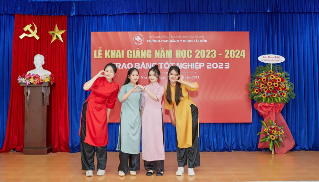 Tiết mục văn nghệ sôi động Tiết mục văn nghệ sôi động