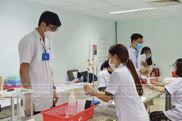 Cao đẳng Y Dược Nha Trang thực hiện chính sách an sinh giáo dục nhằm giảm bớt áp lực về mặt kinh tế cho sinh viên Cao đẳng Y Dược Nha Trang thực hiện chính sách an sinh giáo dục nhằm giảm bớt áp lực về mặt kinh tế cho sinh viên